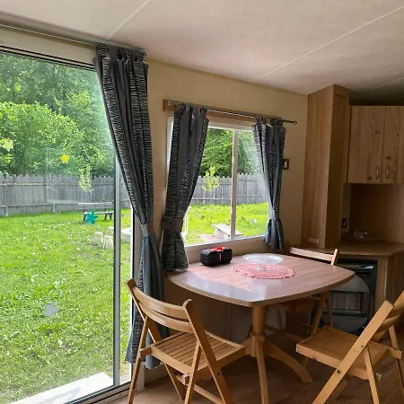 Ferien Tiny Haus Am Waldrand Kamp alanı Bad Ischl