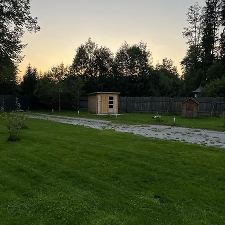 Kamp alanı Ferien Tiny Haus Am Waldrand